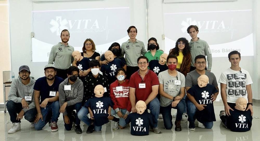 Grupo que completó un curso presencial de primeros auxilios con VITA RESCUE