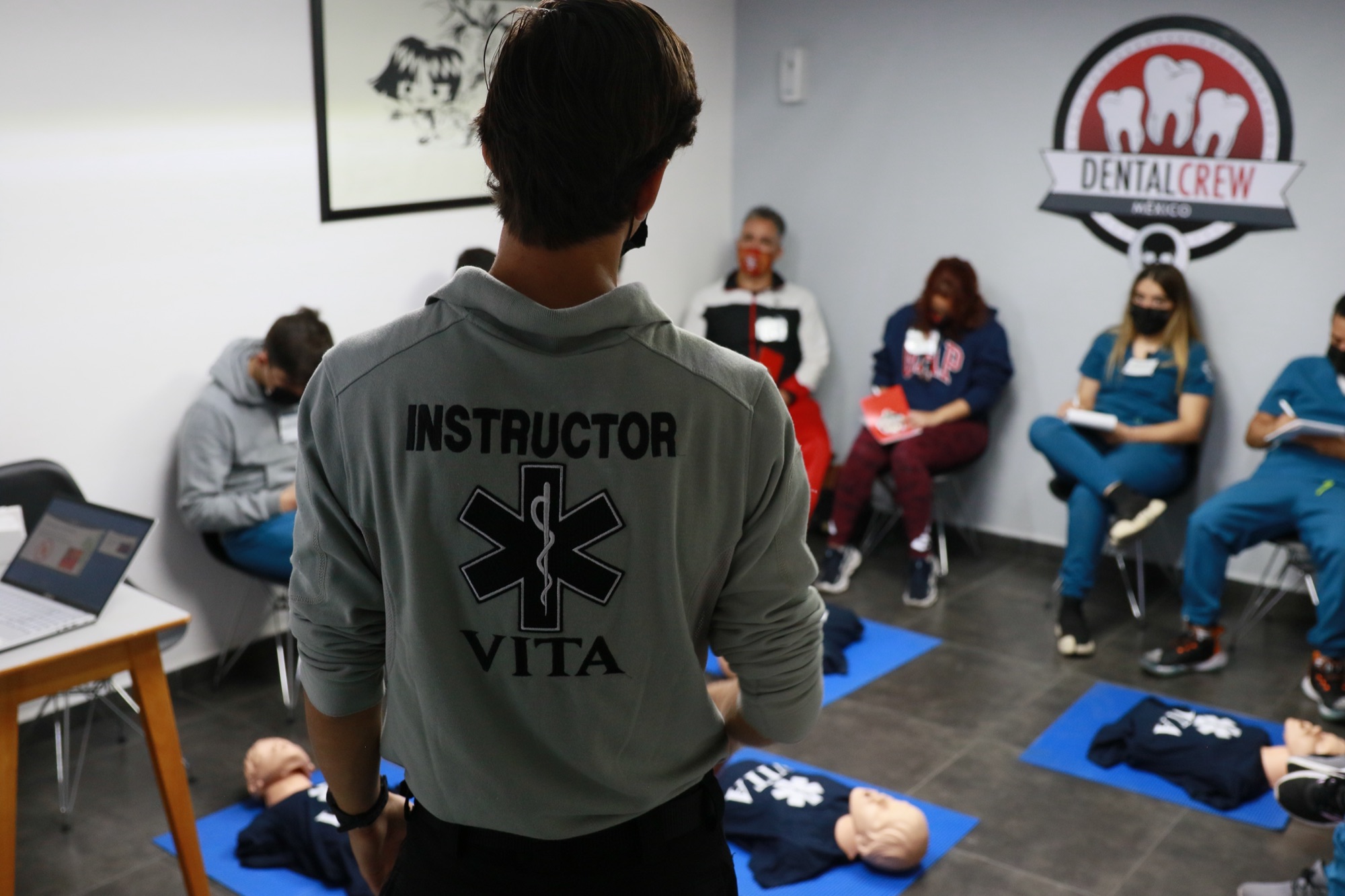 Instructor VITA RESCUE impartiendo curso